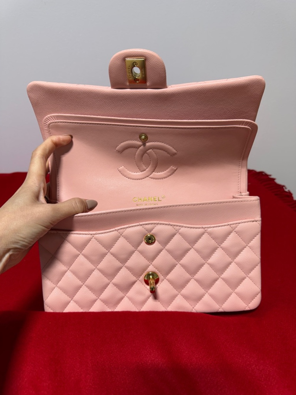 Quilted Shoulder caviar  medium  Bag in Soft Pink with Gold Hardware - Picture 9 of 9